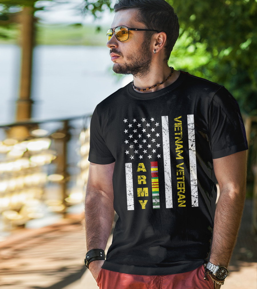 Mens Vietnam Veteran US Army Flag With Service T-Shirt