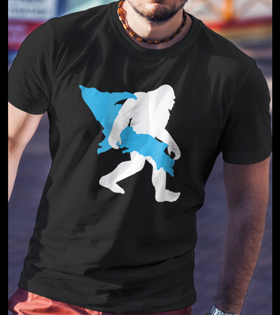 Bigfoot Upper Peninsula Funny Sasquatch UP Michigan Map T-Shirt