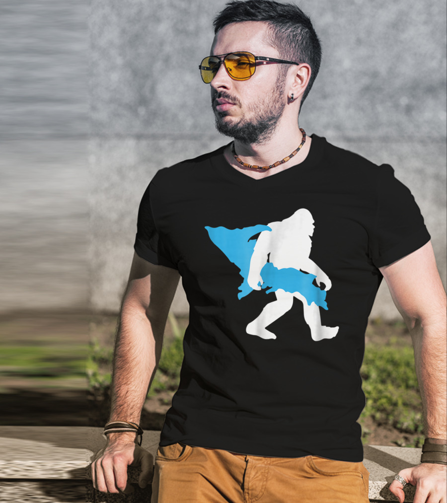 Bigfoot Upper Peninsula Funny Sasquatch UP Michigan Map T-Shirt