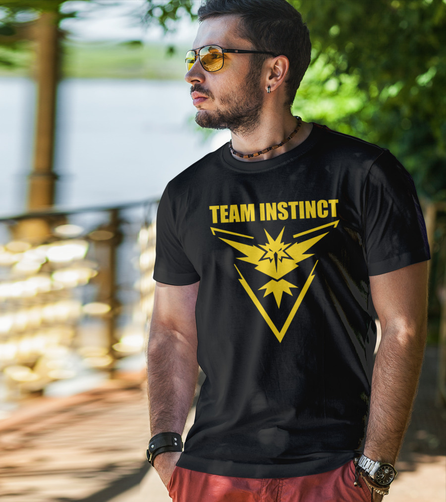 TEAM INSTINCT Pokémon Go Yellow Zapdos T-Shirt