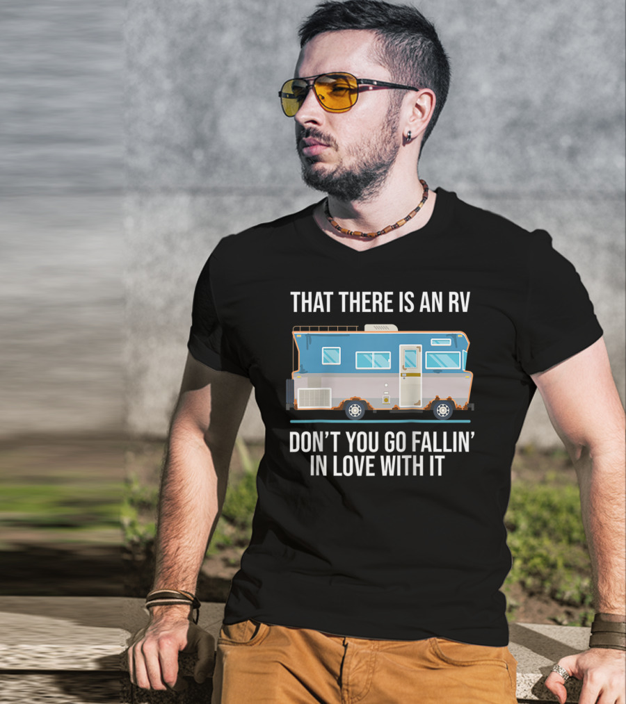 That There Is An RV Don't You Go Fallin' In Love With It Christmas Vacation Movie T-Shirt