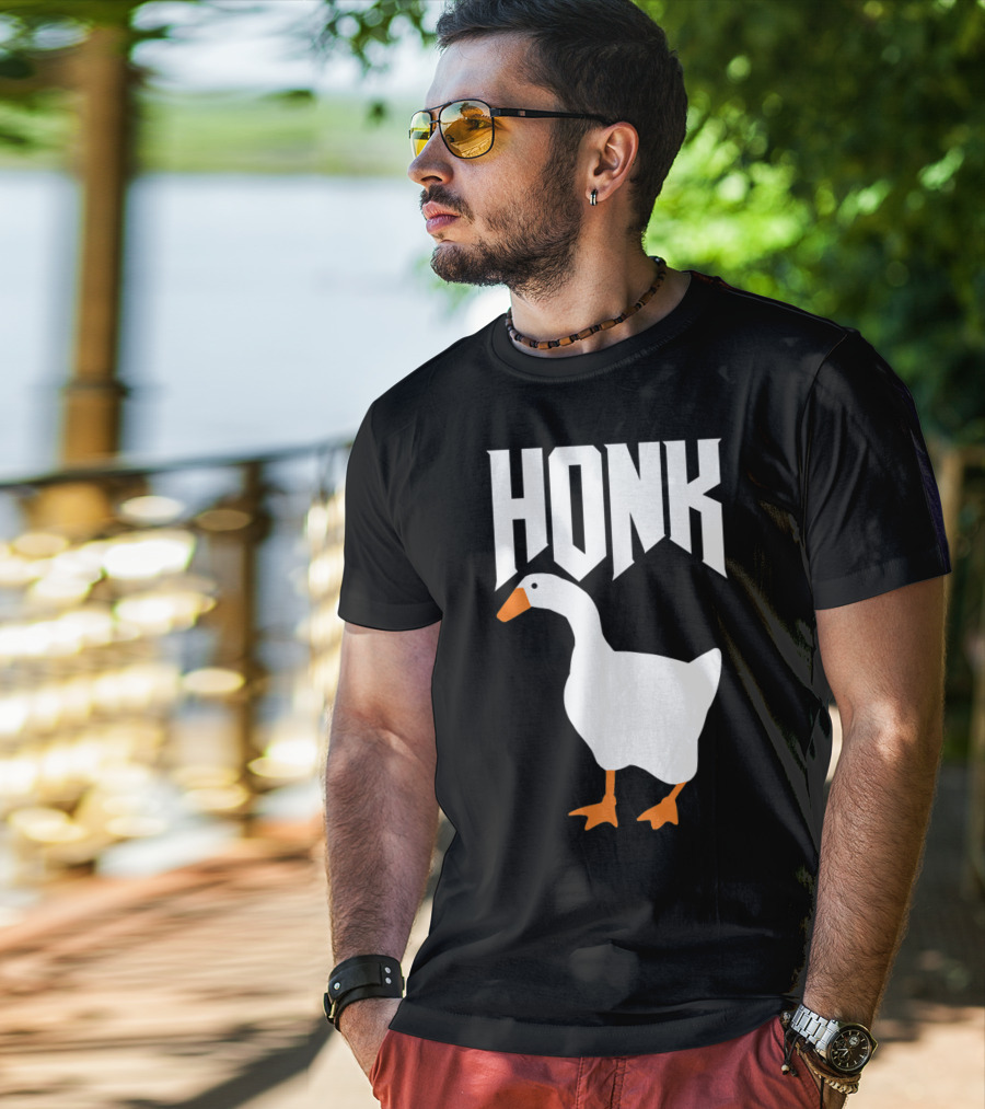 Honk Goose Funny Video Gamer Untitled Goose Game T-Shirt