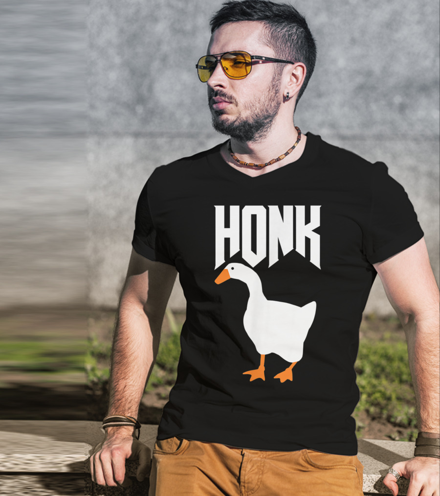 Honk Goose Funny Video Gamer Untitled Goose Game T-Shirt