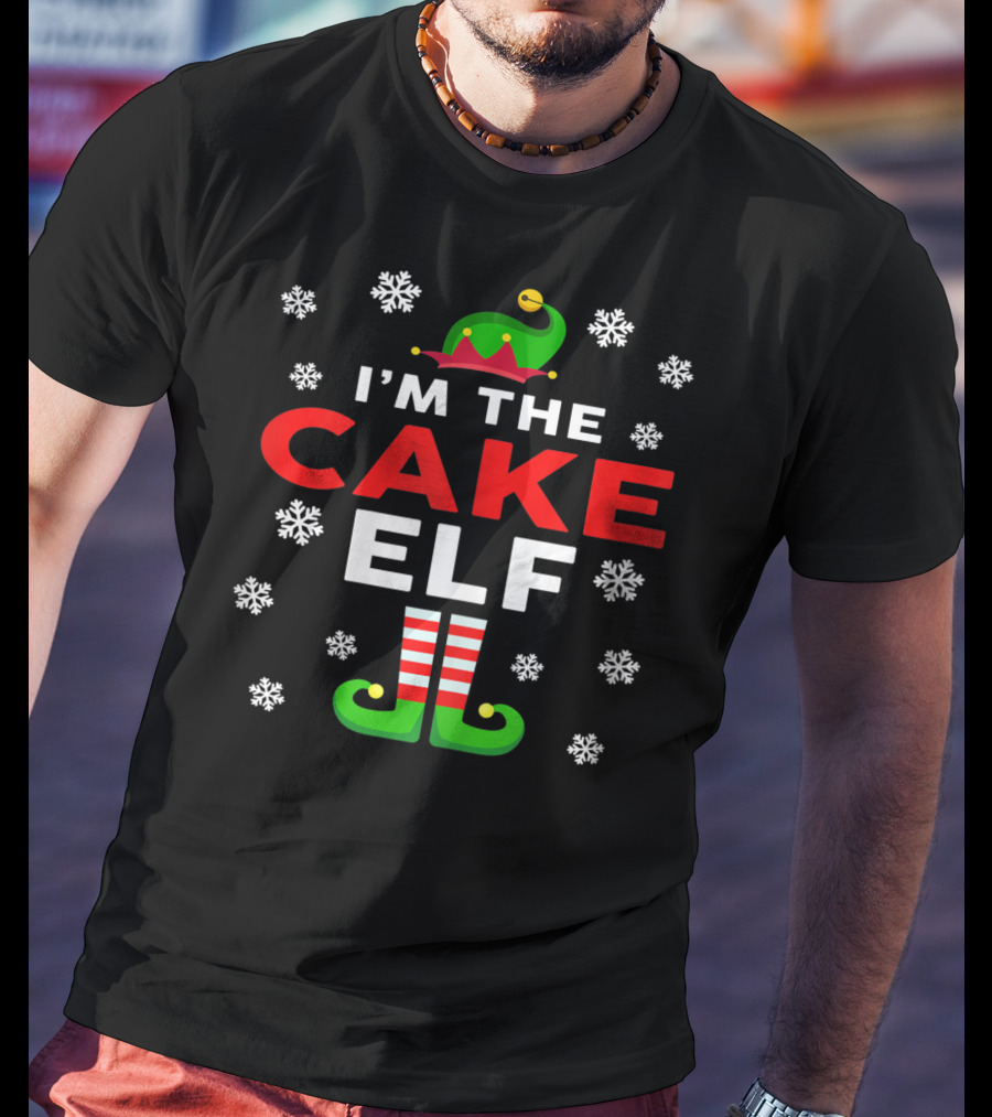 I'm The Cake Elf Snowflakes Festive Green Striped Hat And Shoes T-Shirt