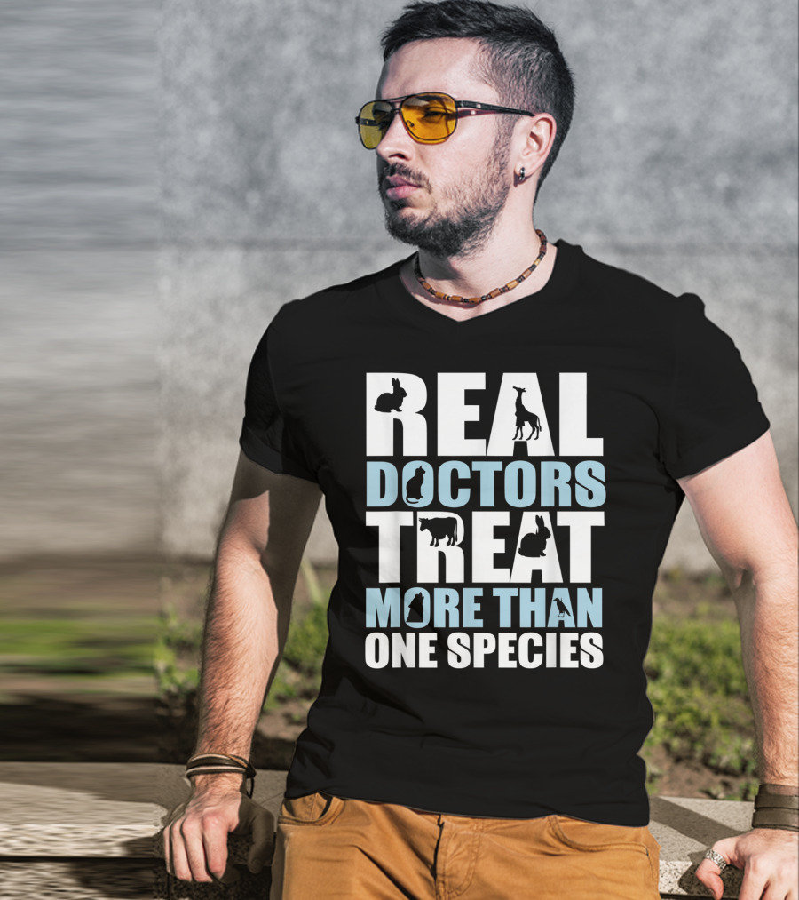 Real Doctors Treat More Than One Species Giraffe Cat Cow T-Shirt