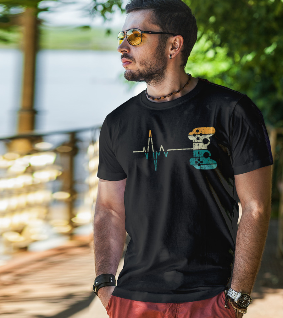 Retro Game Controller Heartbeat Video Game Lover T-Shirt