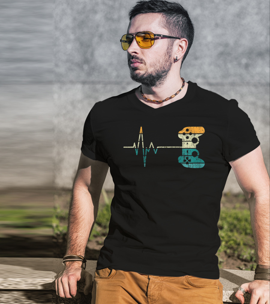 Retro Game Controller Heartbeat Video Game Lover T-Shirt