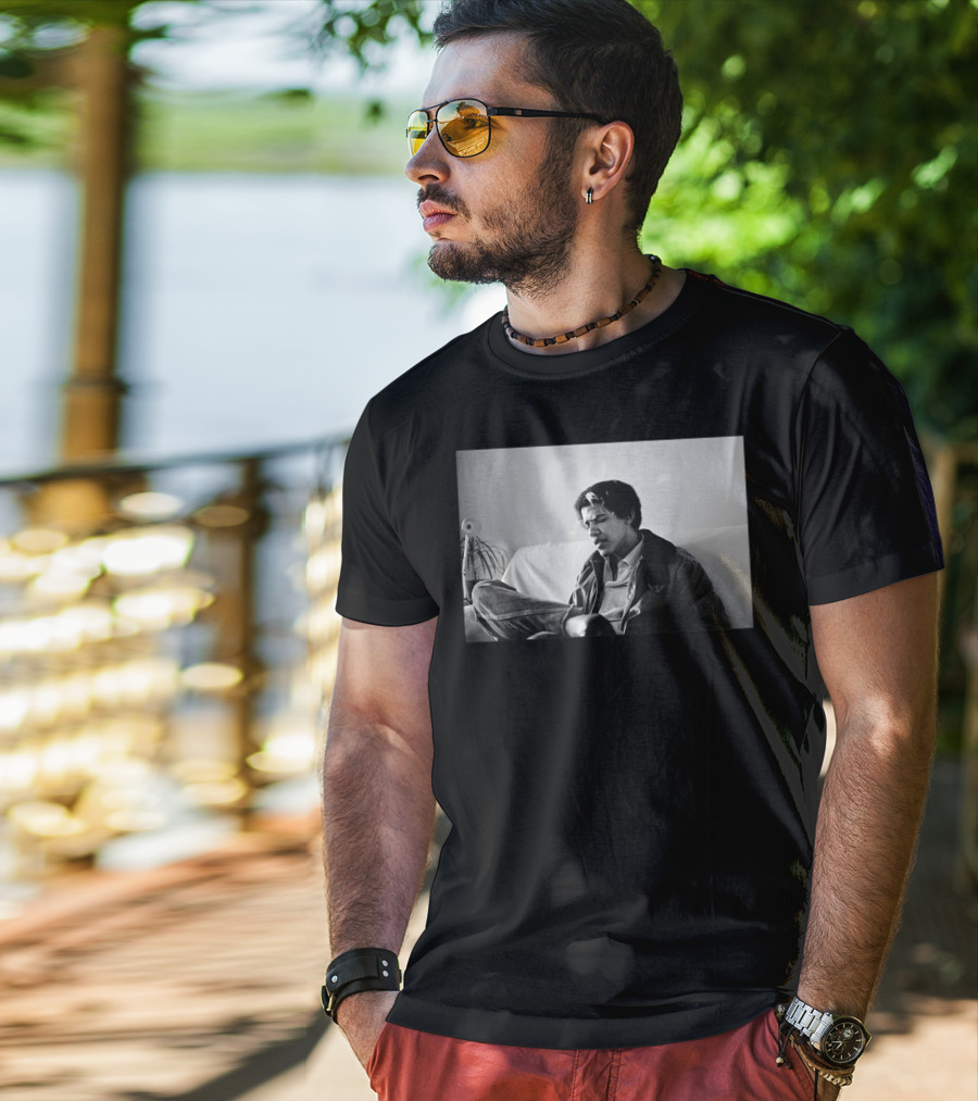Vintage College Obama Black And White Photo Smoking Relaxed Mood T-Shirt
