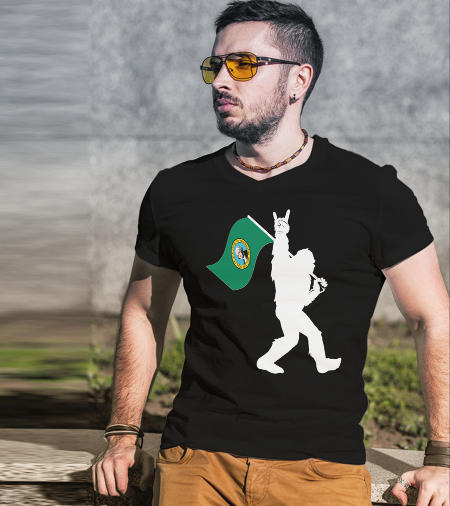 Bigfoot Holding Washington State Flag Rock And Roll Gesture T-Shirt