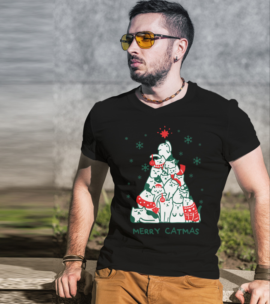 Merry Catmas Funny Cat Christmas Tree Holiday Cats Snowflakes Red Green T-Shirt