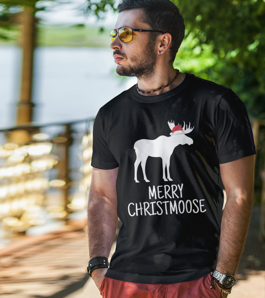 Merry Christmoose Funny Pun Animal Holiday Moose With Santa Hat T-Shirt