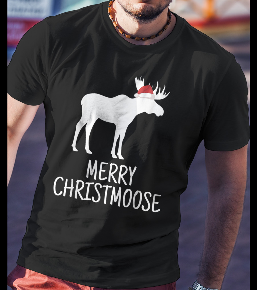 Merry Christmoose Funny Pun Animal Holiday Moose With Santa Hat T-Shirt
