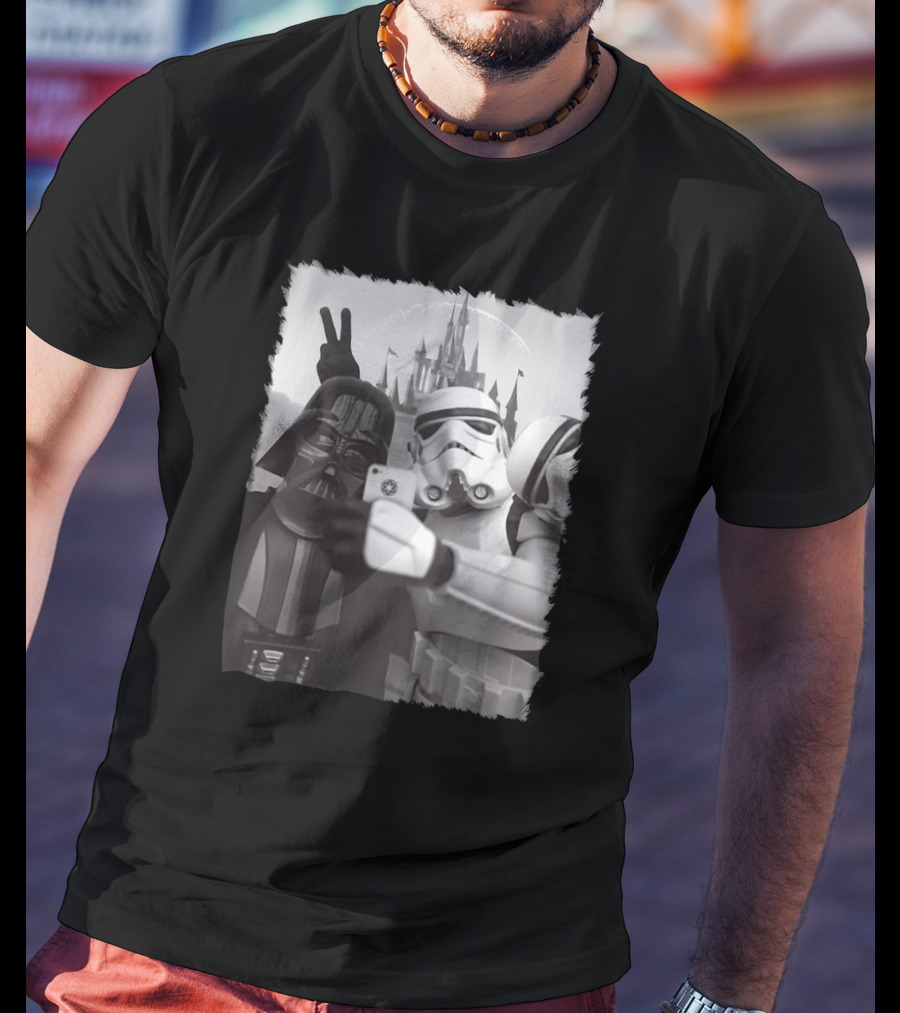 Selfie In Disneyworld Darth Vader Star Wars Stormtrooper Peace Sign Castle T-Shirt