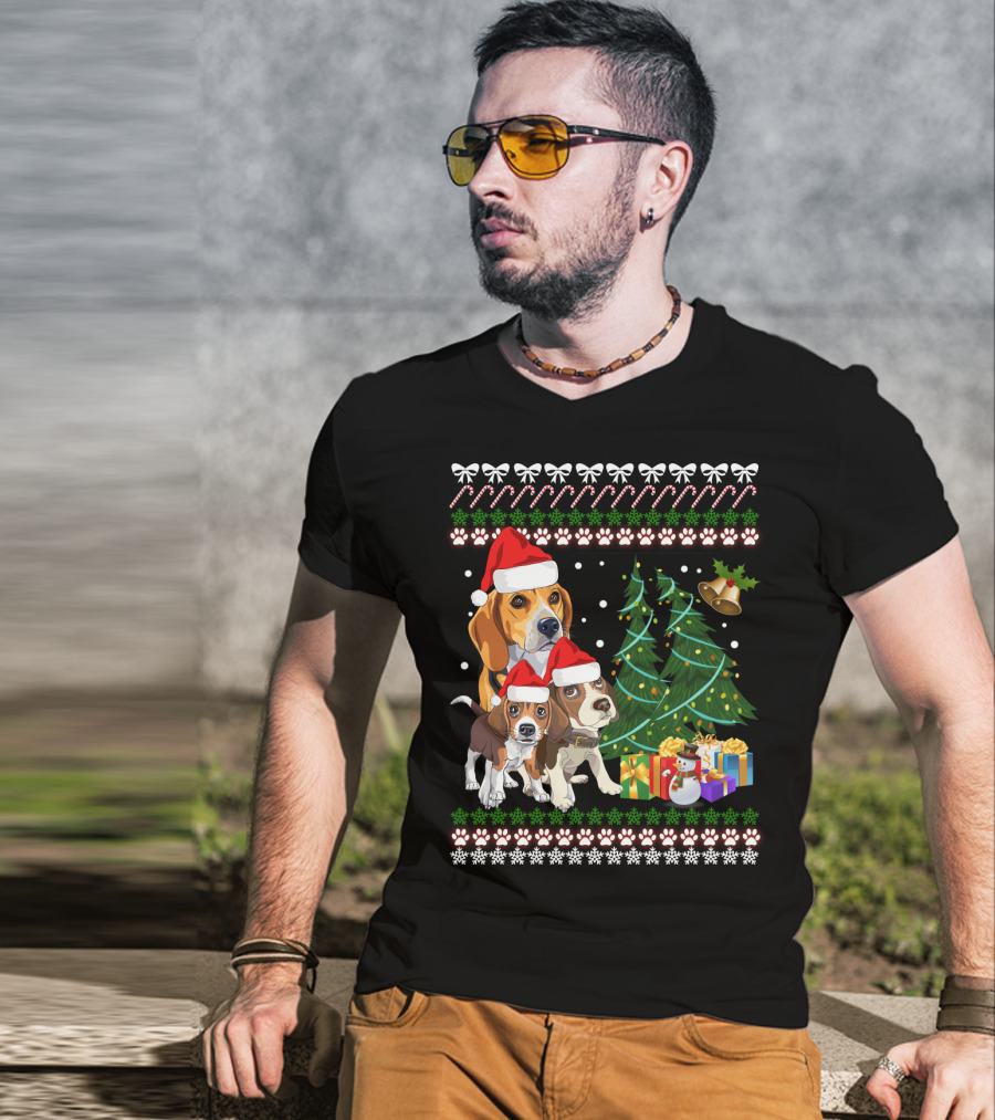 Santa Hat Beagles Christmas Tree And Gifts T-Shirt