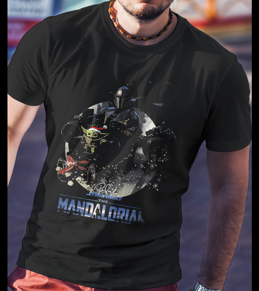 Star Wars The Mandalorian Mando And Baby Yoda Christmas Signature T-Shirt