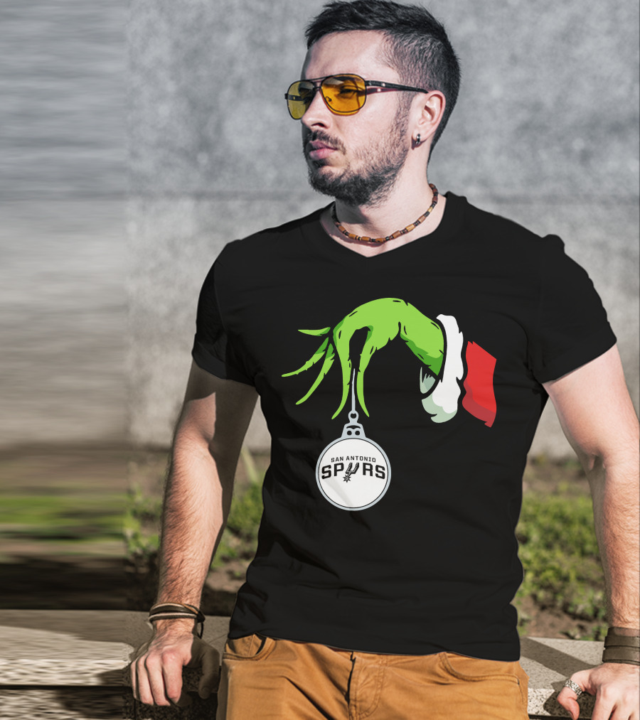 The Grinch Holding San Antonio Spurs T-Shirt