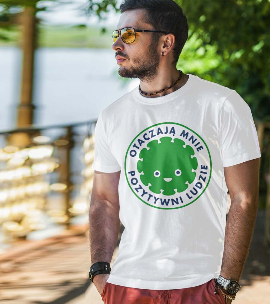 Otaczają Mnie Pozytywni Ludzie Green Smiley Puzzle Face T-Shirt