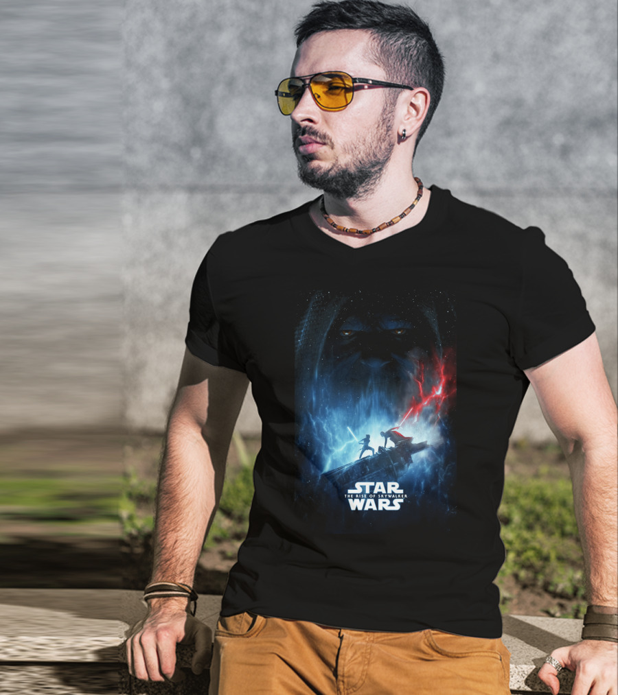 Star Wars The Rise Of Skywalker Epic Duel With Red And Blue Lightsabers T-Shirt