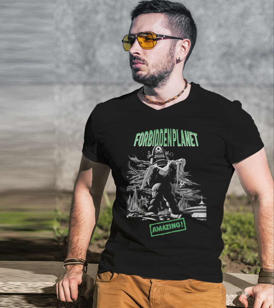 Forbidden Planet Amazing Robot Carrying Woman Retro Sci-Fi Scene T-Shirt
