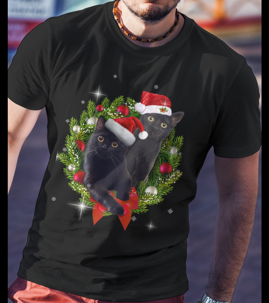Christmas Cats With Santa Hats In Holiday Wreath T-Shirt