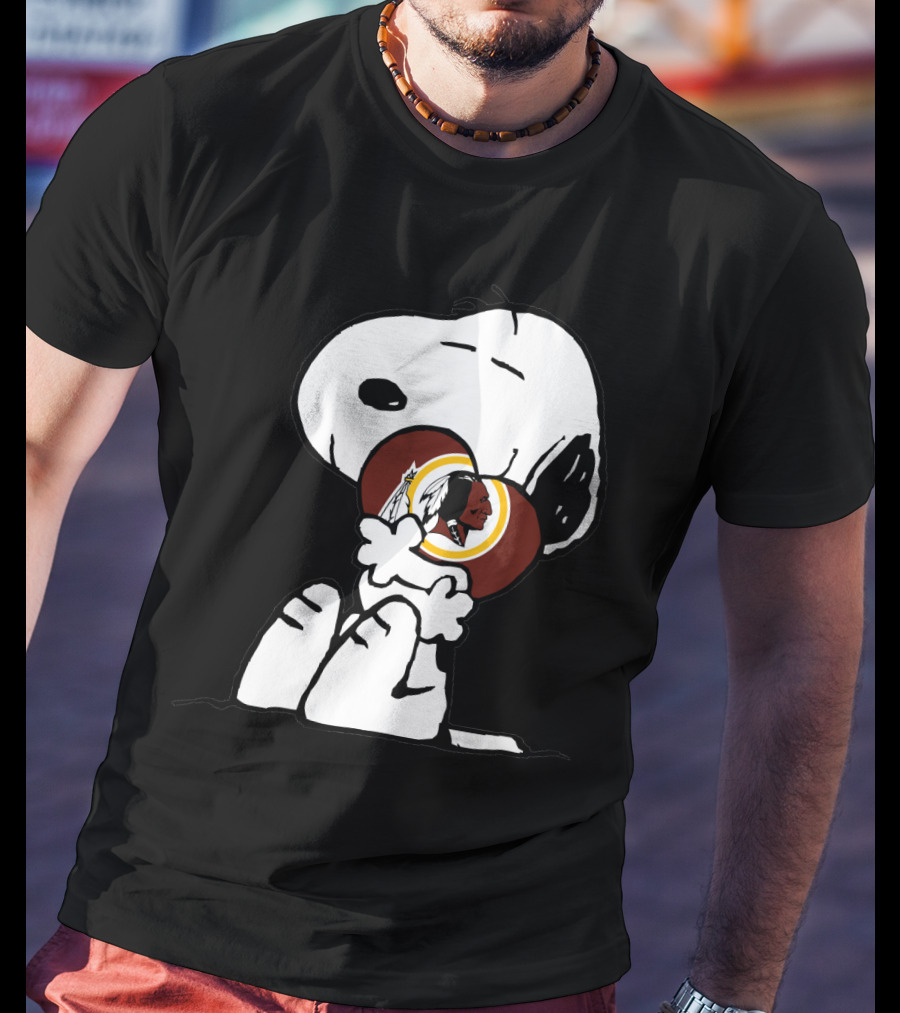 Snoopy Hugging Washington Redskins Football T-Shirt