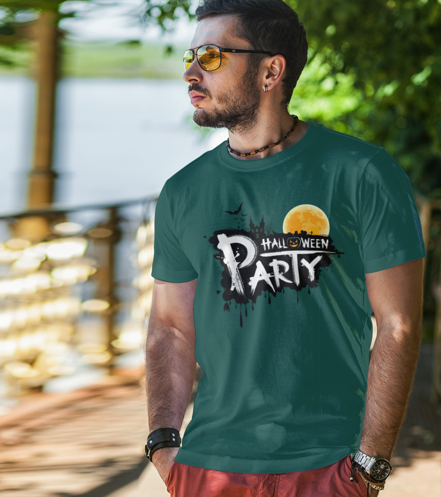 Halloween Party Moonlit Haunted House And Bats T-Shirt