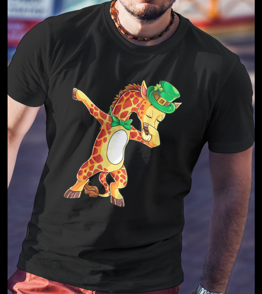 Dabbing Giraffe St Patricks Day Leprechaun Hat Green Bowtie T-Shirt