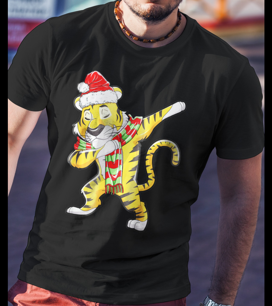 Dabbing Tiger Santa In Santa Hat And Festive Scarf T-Shirt