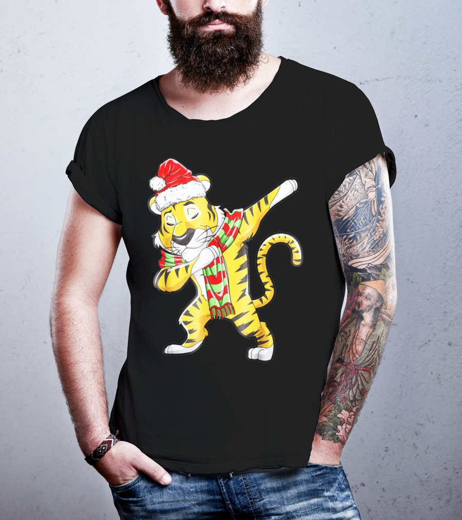 Dabbing Tiger Santa In Santa Hat And Festive Scarf T-Shirt