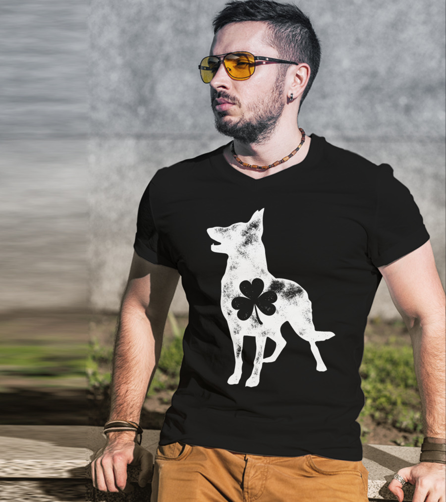 German Shepherd Dog With Shamrock St Patricks Day Men T-Shirt