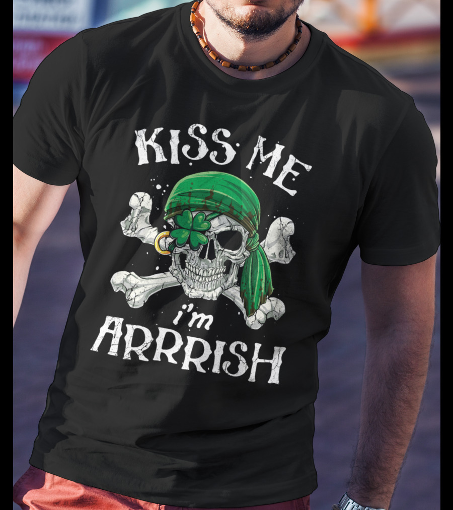 Kiss Me I'm Arrrish St Patricks Day Skull Pirate With Shamrock And Crossbones T-Shirt