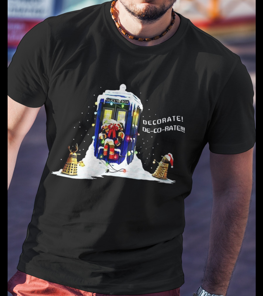 Doctor Who TARDIS Daleks Decorate Christmas Scene T-Shirt