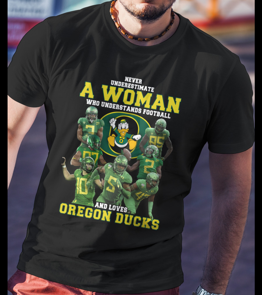 Never Underestimate A Woman Who Understands Football And Loves Oregon Ducks T-Shirt
