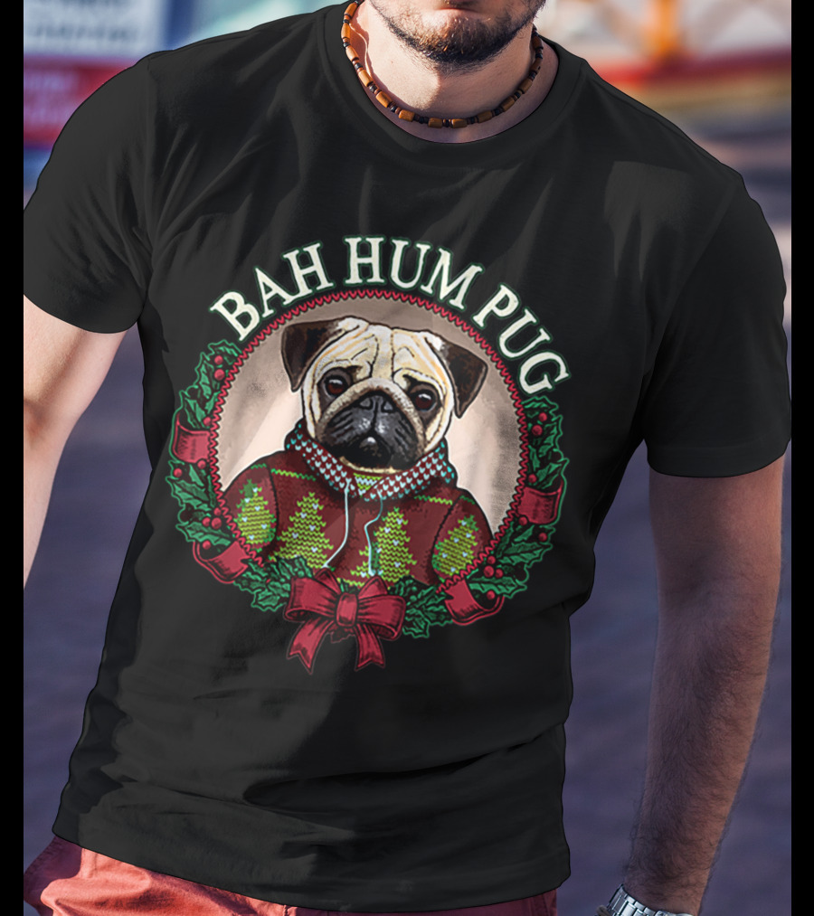 Bah Hum Pug Christmas Pun With Pug In Festive Wreath T-Shirt