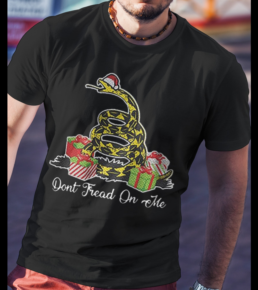 Dont Fread On Me Santa Hat Snake With Christmas Gifts T-Shirt