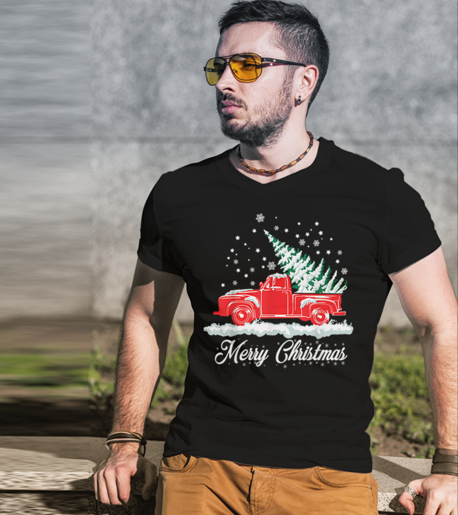 Merry Christmas Classic Old Red Truck With XMAS Tree Snowflakes T-Shirt
