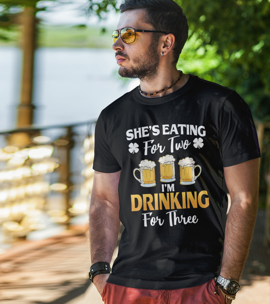 She's Eating For Two I'm Drinking For Three St Patricks Day Beer Mug Shamrock T-Shirt