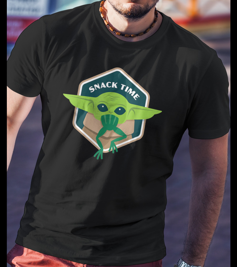 Snack Time The Child Baby Yoda Eating Frogajija T-Shirt