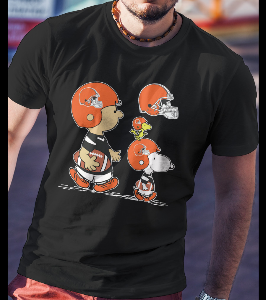 Browns Charlie Brown Snoopy Woodstock Football Helmets T-Shirt