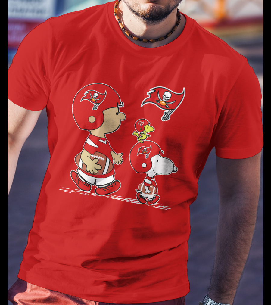 Peanuts Buccaneers Snoopy And Woodstock Football Helmets And Flag T-Shirt