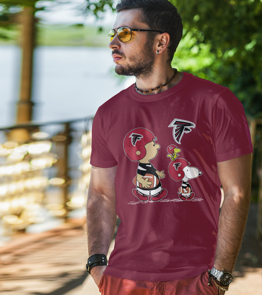 Falcons Snoopy Charlie Brown Woodstock Football Team T-Shirt