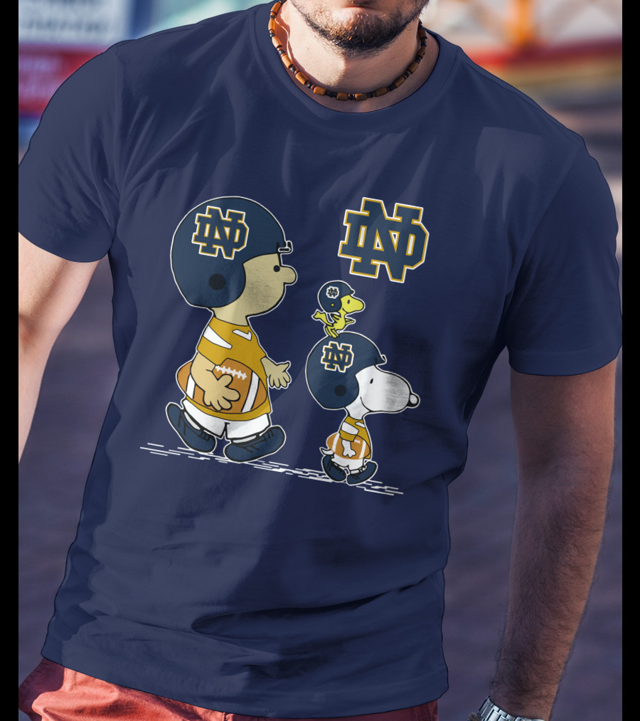 Notre Dame Fighting Irish Peanuts Characters Football Fan Scene T-Shirt