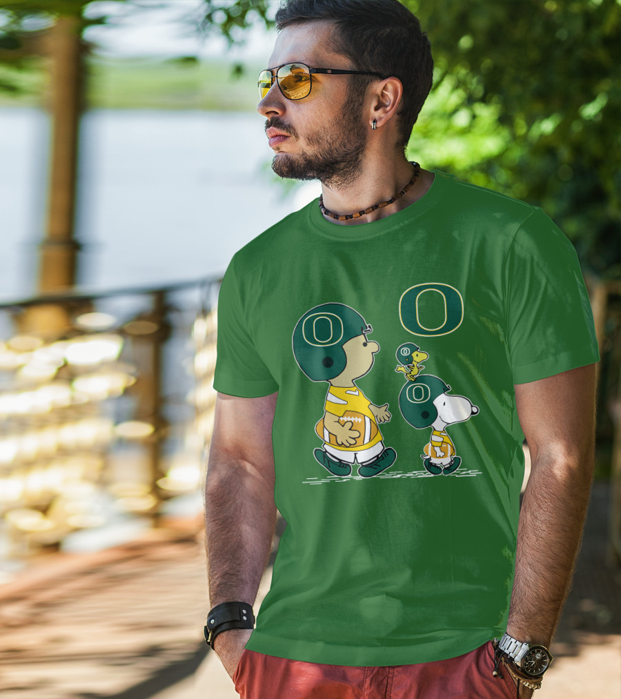 Oregon Ducks Snoopy Charlie Brown Woodstock Football Helmet Peanuts T-Shirt