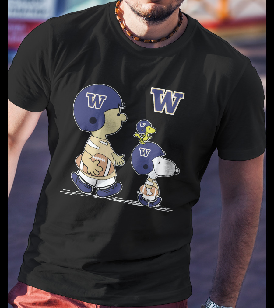 Washington Huskies Snoopy And Woodstock Football Team T-Shirt
