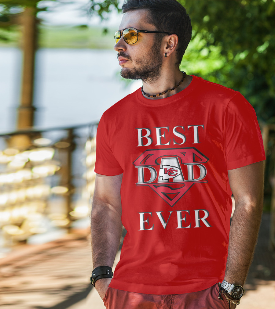 BEST DAD EVER Chiefs Logo Red Superman Shield T-Shirt
