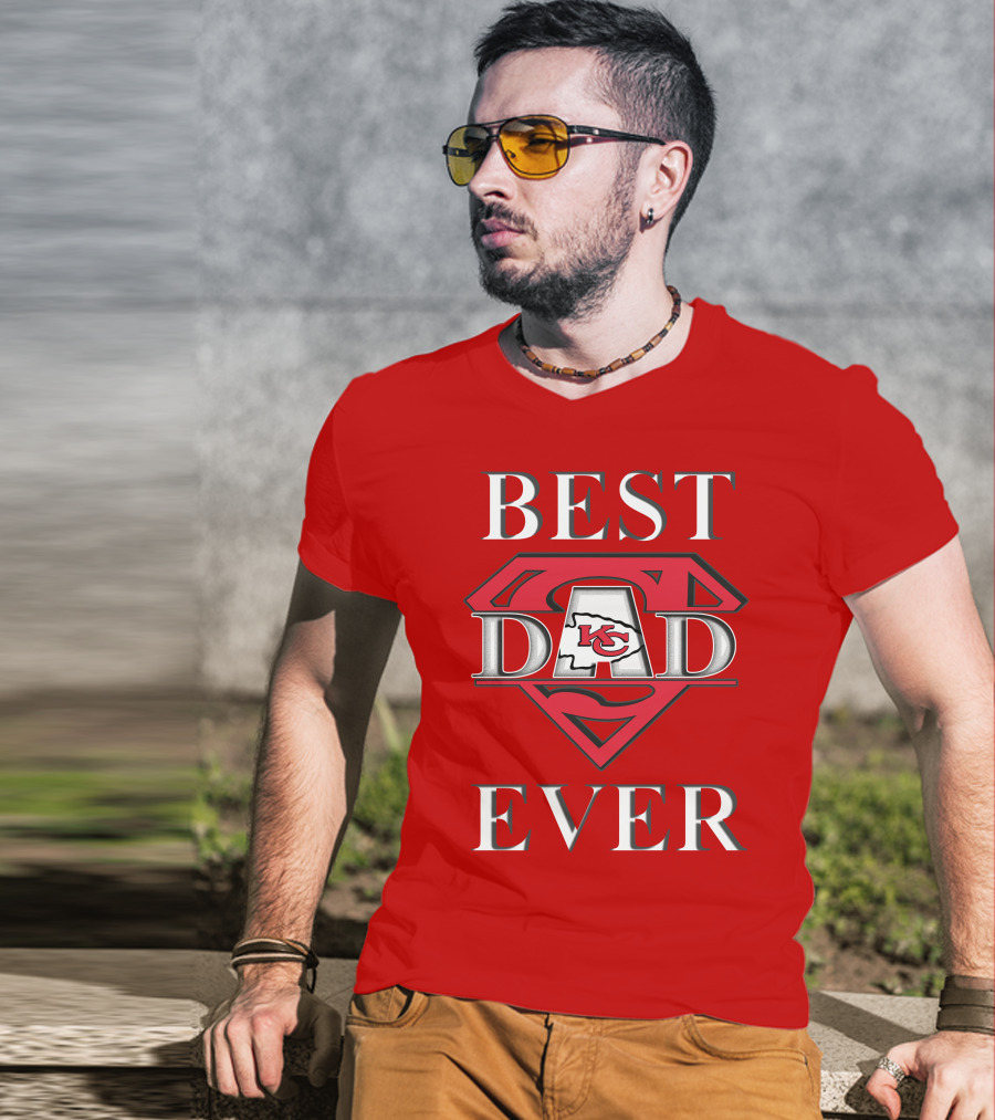 BEST DAD EVER Chiefs Logo Red Superman Shield T-Shirt