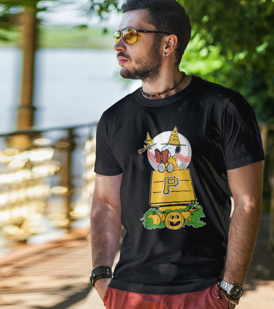 Snoopy Halloween Pittsburgh Pirates Peanuts Charlie Brown Pumpkin Moon Baseball T-Shirt