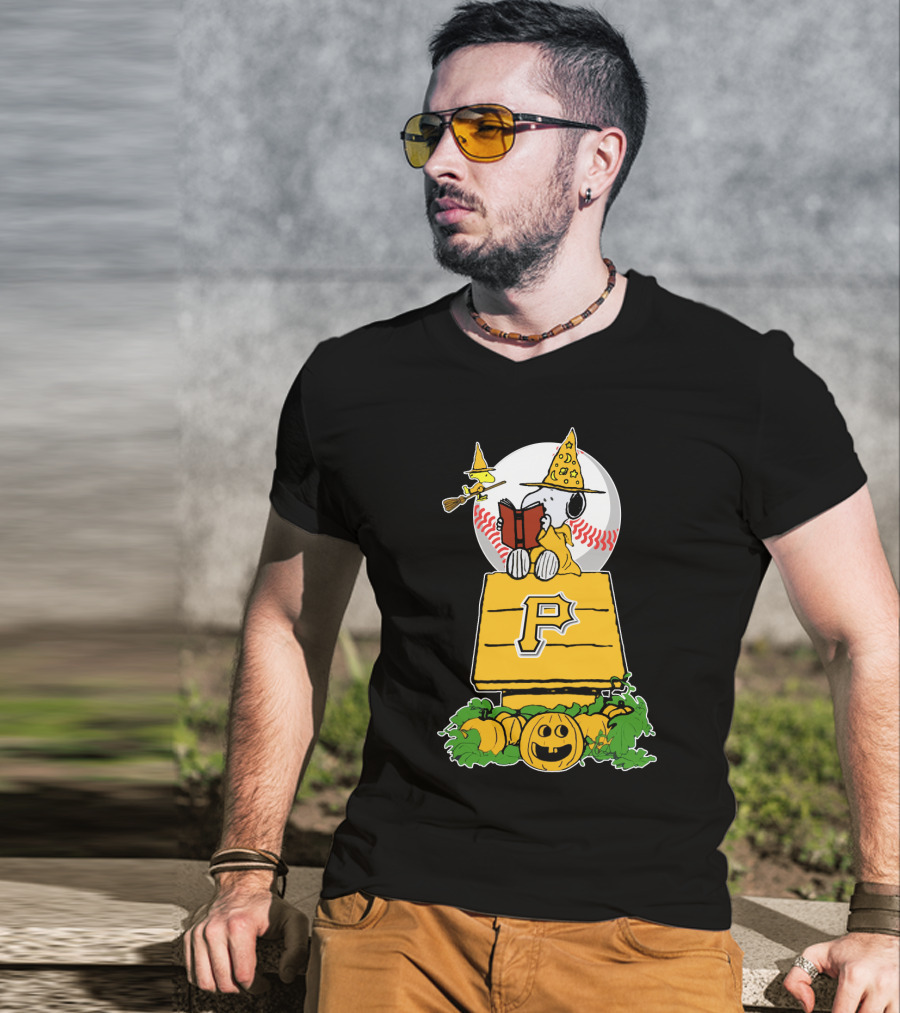 Snoopy Halloween Pittsburgh Pirates Peanuts Charlie Brown Pumpkin Moon Baseball T-Shirt