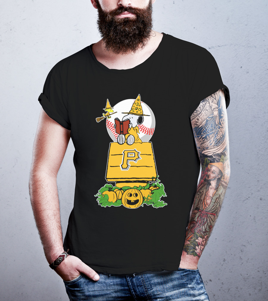 Snoopy Halloween Pittsburgh Pirates Peanuts Charlie Brown Pumpkin Moon Baseball T-Shirt