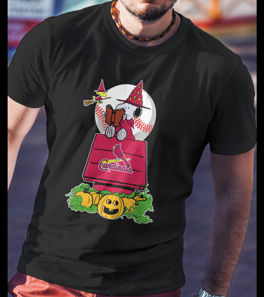 Spooky Halloween Peanuts St. Louis Cardinals Pumpkin Scene T-Shirt